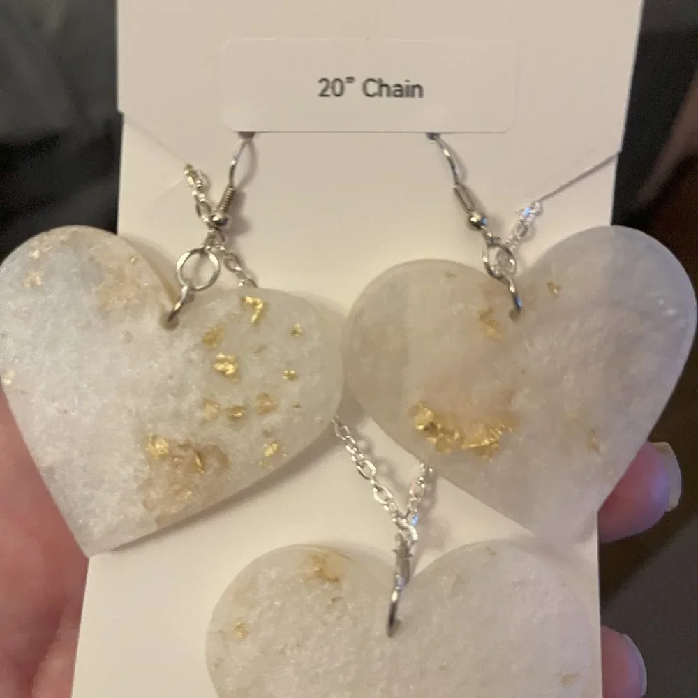 Handmade Holographic Heart earrings - Picture 5 of 6